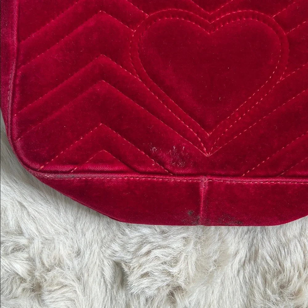 Gucci Red Velvet Shoulder Bag with Gold Chain - Picture 8 of 16